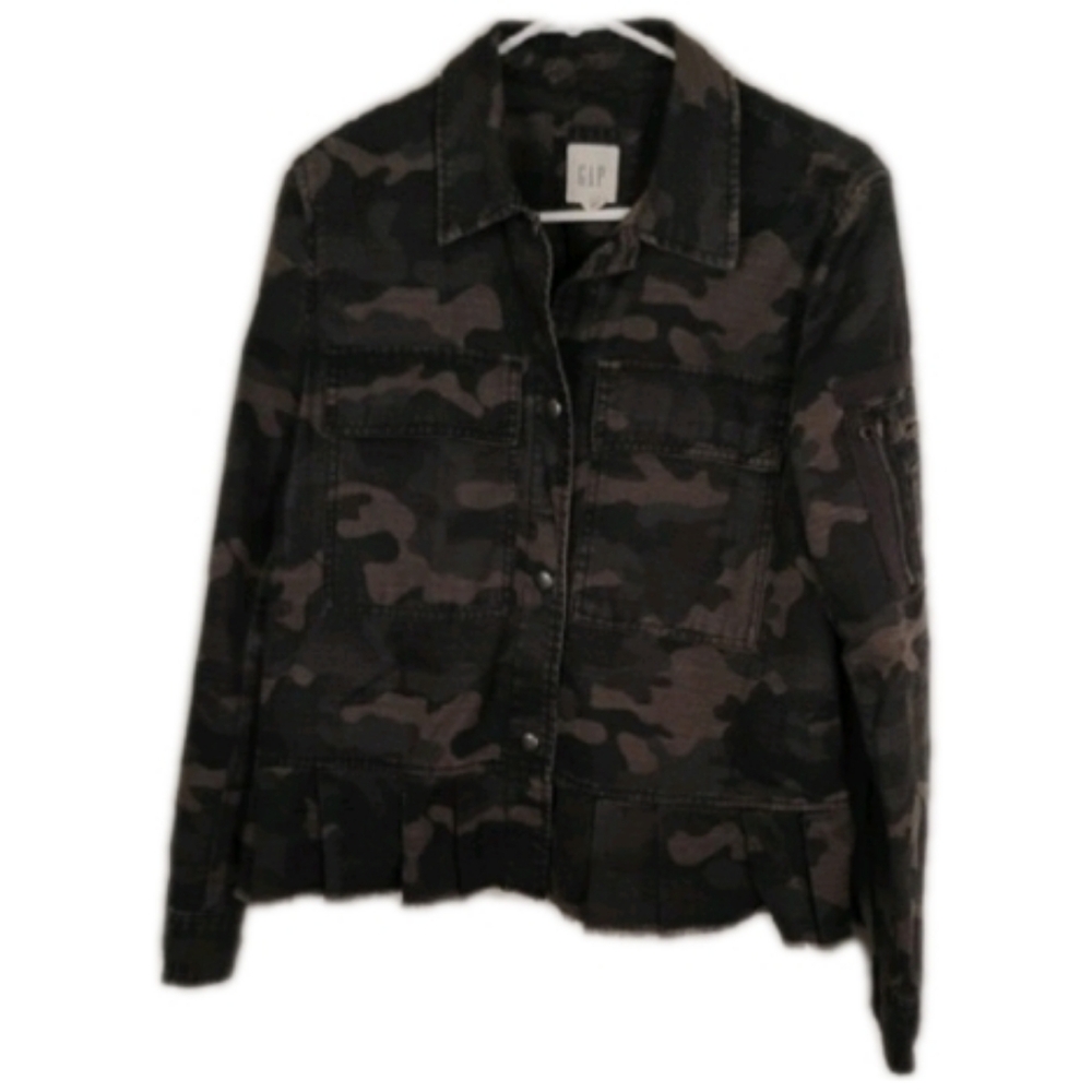 GAP Women's Camouflage Button Down Jacket Size Medium